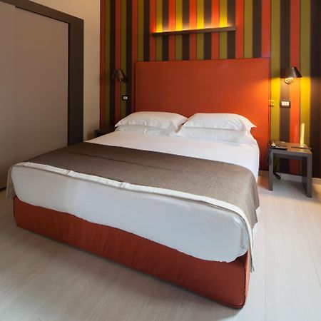 Fifty House Cellini Hotell Milano Exteriör bild A room at the hotel
