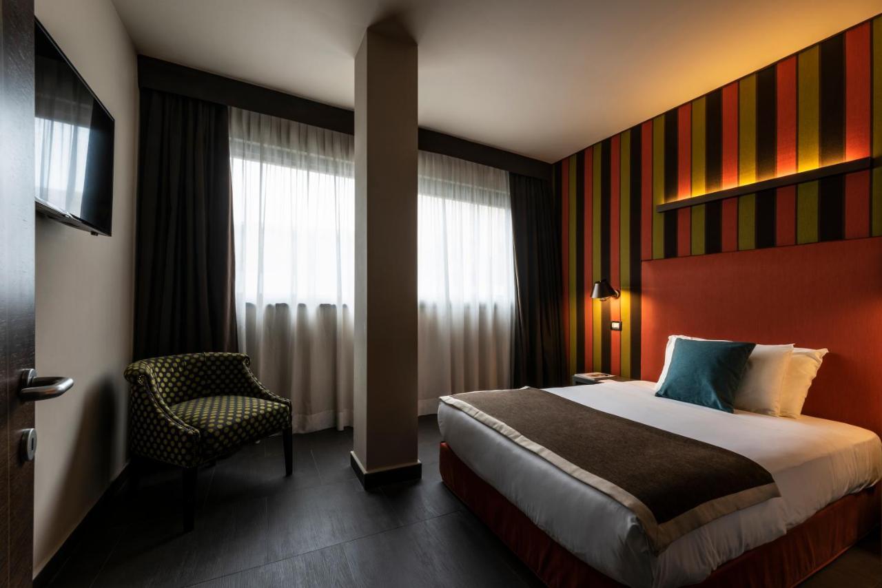 Fifty House Cellini Hotell Milano Exteriör bild A room at the hotel